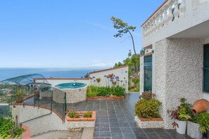 A coastal property with a private pool, outdoor seating, and a view of the sea. - Bungalow 'Private House Ocean View - 1' with Shared Pool, Garden & Wi-Fi (Gaula)