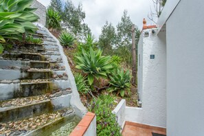 Property grounds - Bungalow 'Private House Ocean View - 1' with Shared Pool, Garden & Wi-Fi (Gaula)