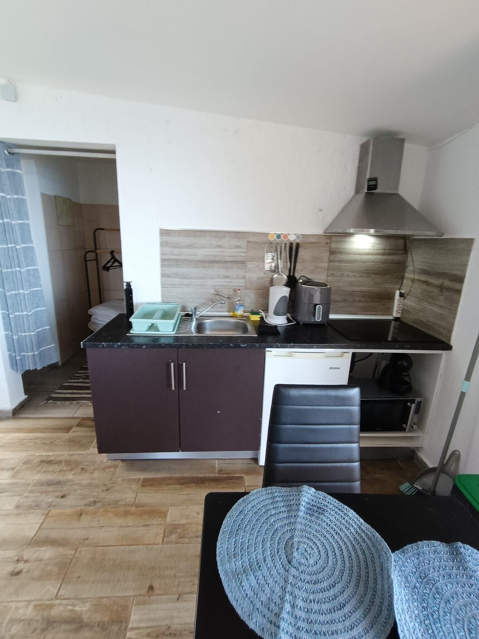 Fridge, microwave, stovetop, electric kettle