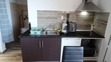 Fridge, microwave, stovetop, electric kettle