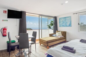 1 bedroom, WiFi - Bungalow 'Private House Ocean View - 1' with Shared Pool, Garden & Wi-Fi (Gaula)