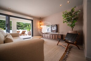 TV - CostaBlancaDreams - Villa Mariposa in Jávea (Javea)