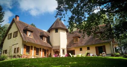 Chambre d’hôtes « Le Manoir Du Tertre - Chambre 4 » avec terrasse, jardin et Wi-Fi