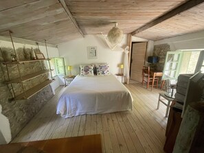 WiFi, bed sheets - Holiday Home "La Bergerie" with Mountain View, Shared Pool and Wi-Fi (Le Bar-sur-Loup)