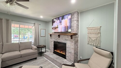 Fredericksburg Spotsy Home 4 Beds 2 Bathrooms 1 Level House Fenced Yard