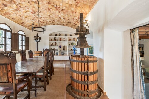 Rural House 'Els Cucons' with Sea Views, Wi-Fi and Air Conditioning