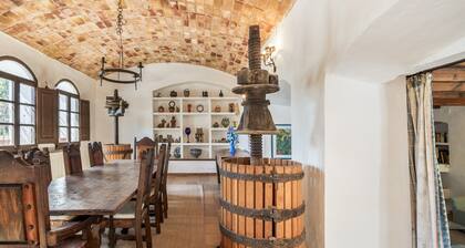 Rural House 'Els Cucons' with Sea Views, Wi-Fi and Air Conditioning