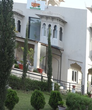 Exterior detail - The Dabs Tiger Tails Hotel (Kumbhalgarh)