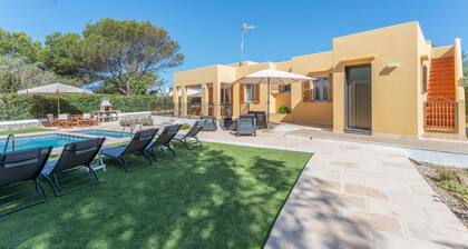 Villa « Faro 66 » avec piscine privée, Wi-Fi et climatisation