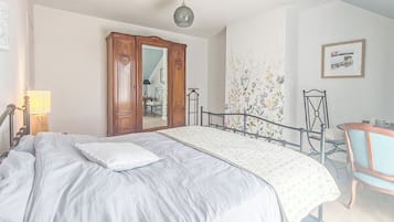 1 bedroom, internet, bed sheets