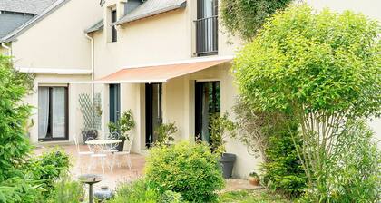Chiara : douceur et calme avec vues Rance & jardin, à 2 pas de Dinard et St Malo