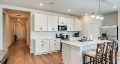 Private Yard & Patio! Modern Home in Panama City