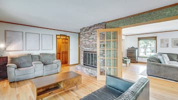 House (3 Bedrooms) | Interior