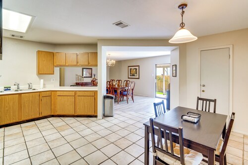 Satx Family Getaway w/ Patio, Grill & Yard!