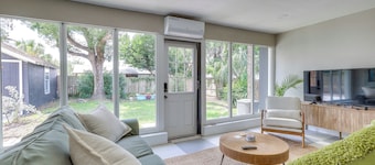 Walk to Parks & Dining! Historic Eustis Home