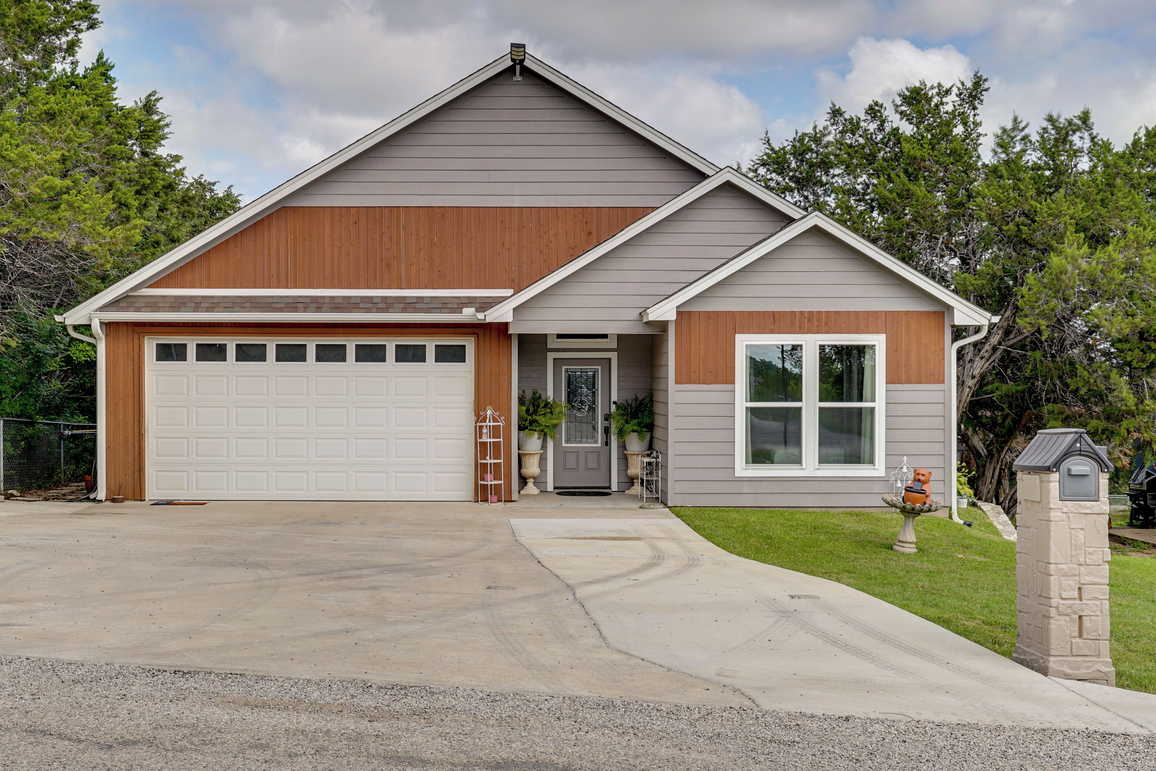 House (3 Bedrooms) | Front of property