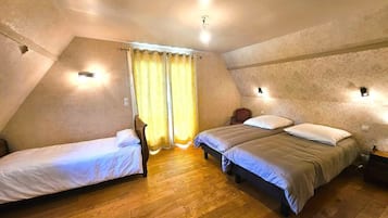 WiFi, bed sheets, wheelchair access