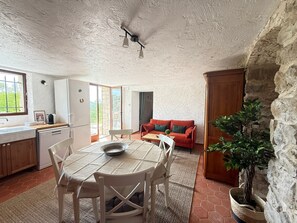 Interior - Apartment "L’échappée Provençale de Callian" with Mountain View, Wi-Fi, and Air Conditioning (Callian)