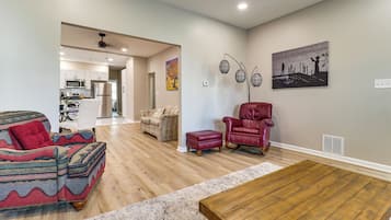House (3 Bedrooms) | Interior