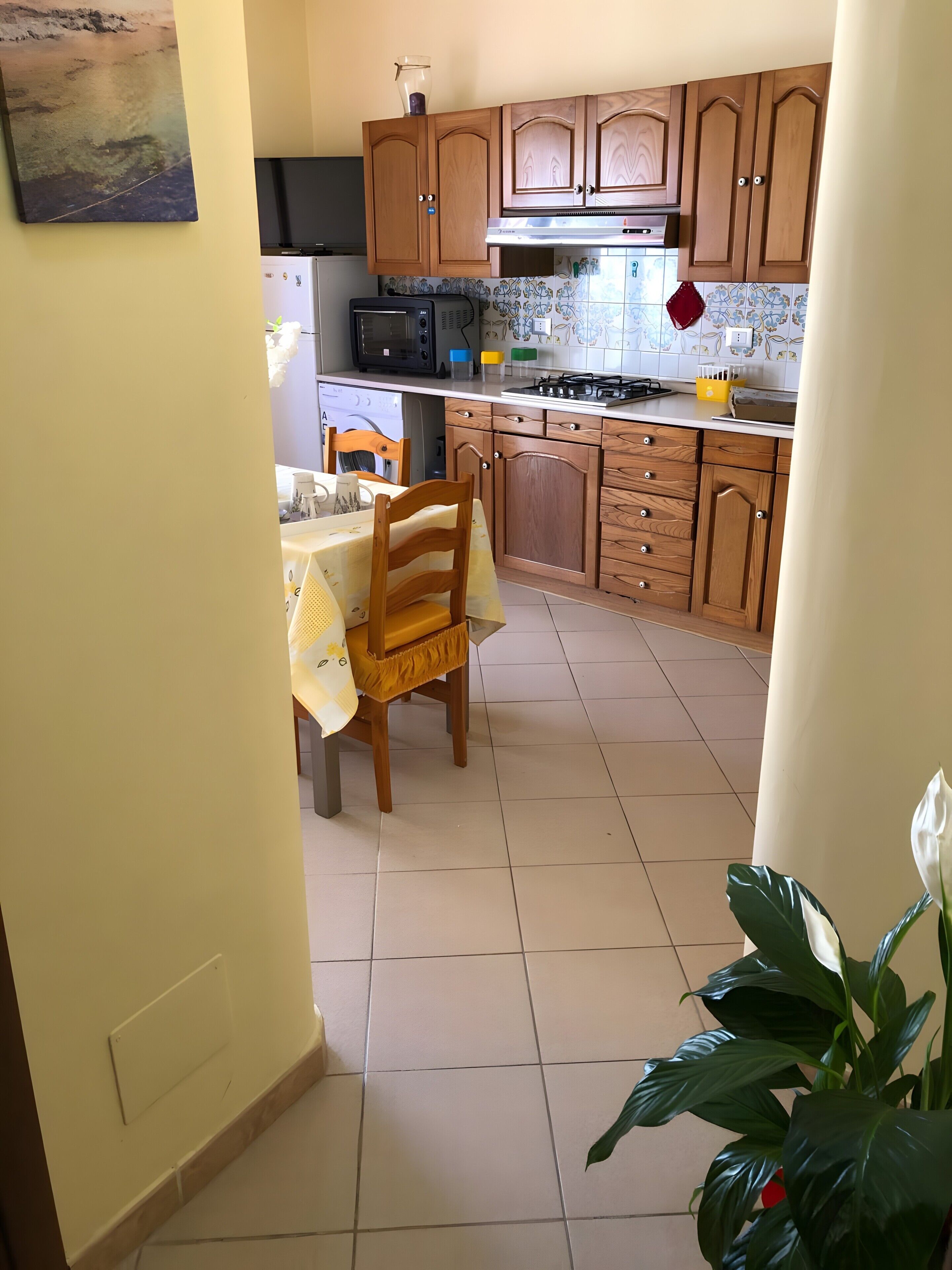 Frigorífico, horno, placa de cocina y cafetera o tetera