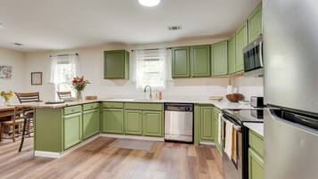 House (3 Bedrooms) | Interior