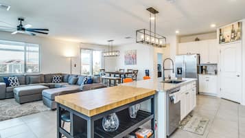 House (3 Bedrooms) | Interior