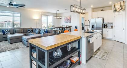 Extended-stay Tucson Escape w/ Office & EV Charger