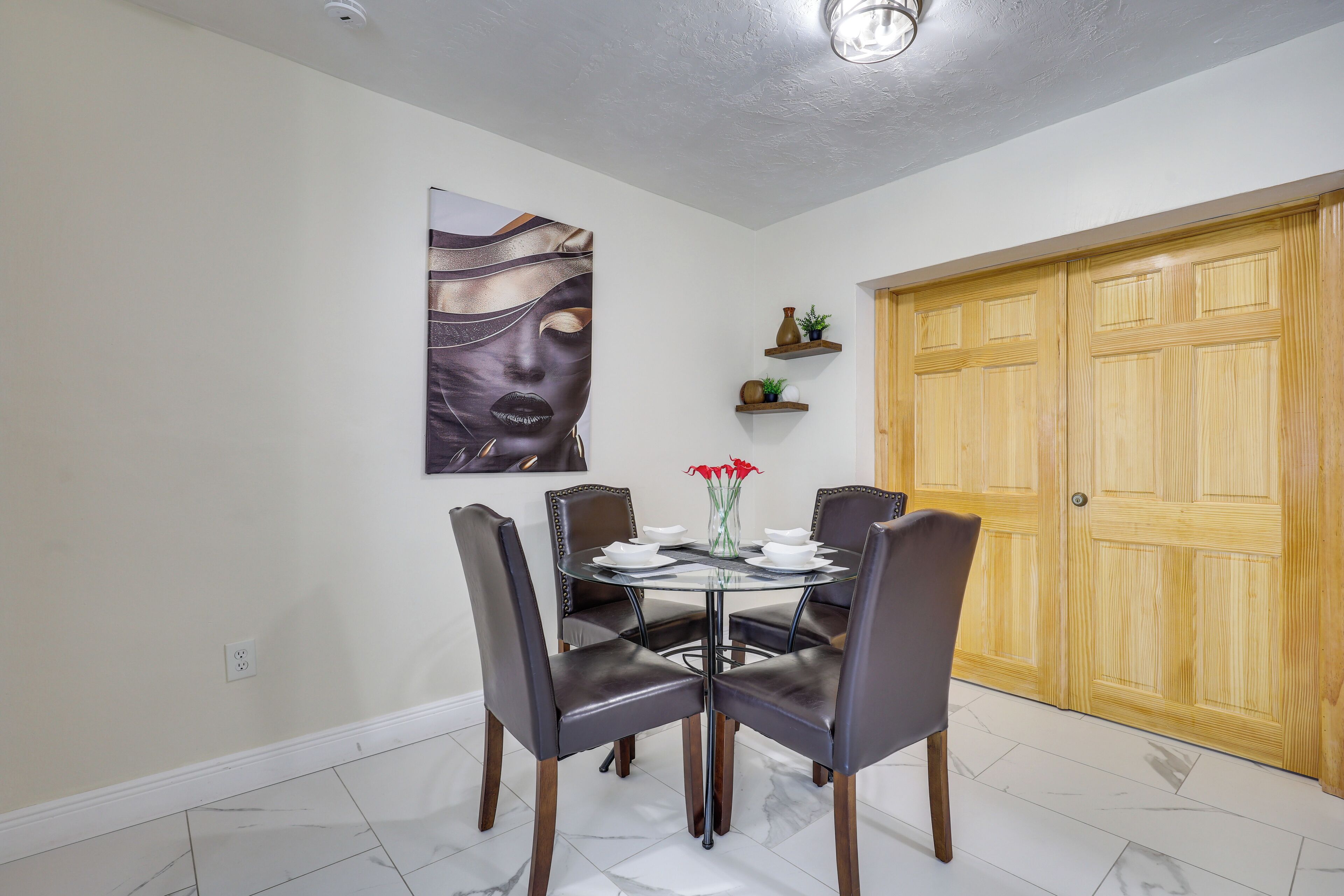 House (3 Bedrooms) | Interior