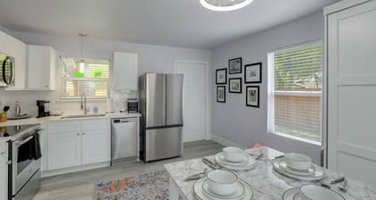 New! Walk to Square - Granbury Gem w/ Hot Tub