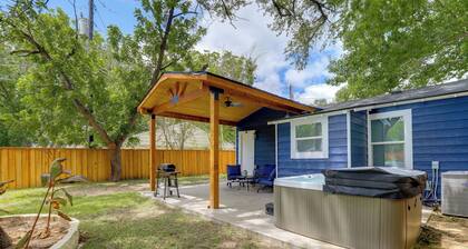 New On The Market - Hot Tub, 1 Block to Square