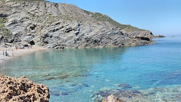 Una spiaggia nelle vicinanze