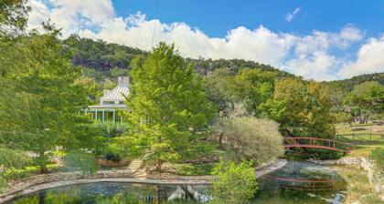 Horse Friendly! Hill Country Retreat w/ Views