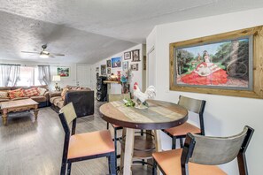 A dining area with a round wooden table, chairs, and a ceiling fan. - Great for Families! Mtn-view Getaway in Maricopa (Maricopa)