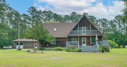 10-acre Retreat w/ Hiking! Gateway to Holden Beach