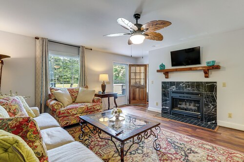 10-acre Retreat w/ Hiking! Gateway to Holden Beach