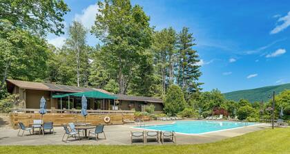 Pool Access, Mtn View: Mid-term Stay in Manchester