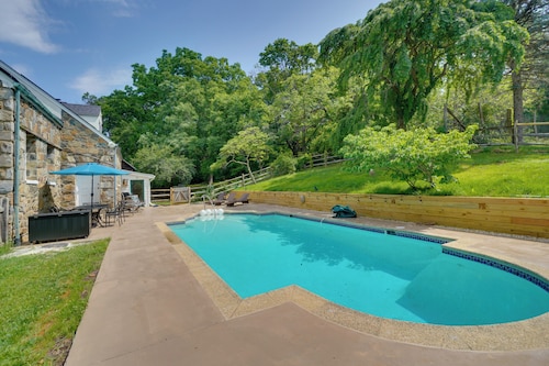 Historic DC Wine Country: 10 Acres, Private Pool