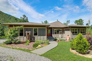 A two-story house with a front porch, a driveway, and a well-maintained garden. - Asheville Mountain Hideaway, 6 Mi to Dtwn (Asheville)