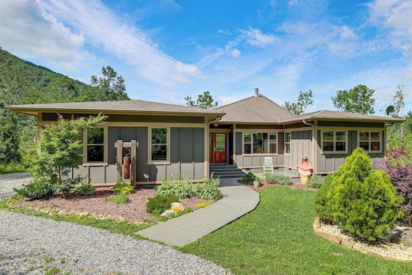 A two-story house with a front porch, a driveway, and a well-maintained garden. - Asheville Mountain Hideaway, 6 Mi to Dtwn (Asheville)