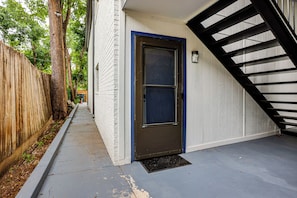 A residential building with a front door, a small porch, a wooden fence, and a staircase. - 1 Mi to UT & Med Centers! Updated Austin Studio (Austin)