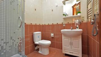 Apartment, 2 Bedrooms, Balcony | Bathroom