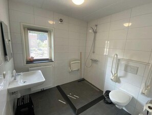 Villa | Bathroom