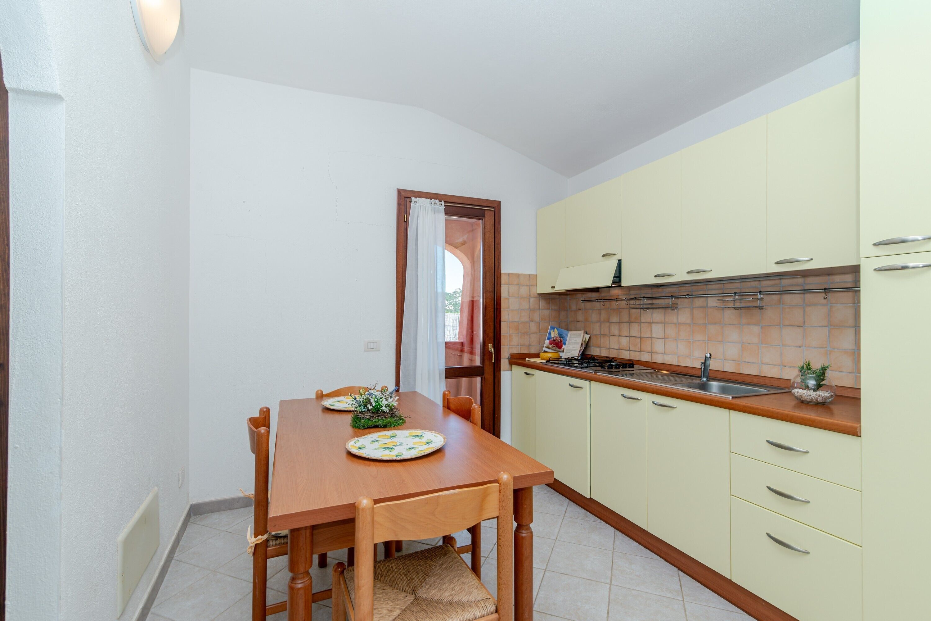 Fridge, microwave, stovetop, cookware/dishes/utensils