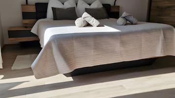 Iron/ironing board, WiFi, bed sheets