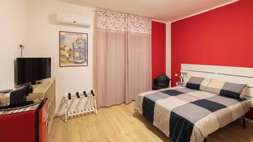 Blackout curtains, soundproofing, iron/ironing board, free WiFi
