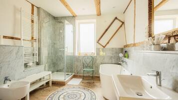 Shower, hair dryer, towels