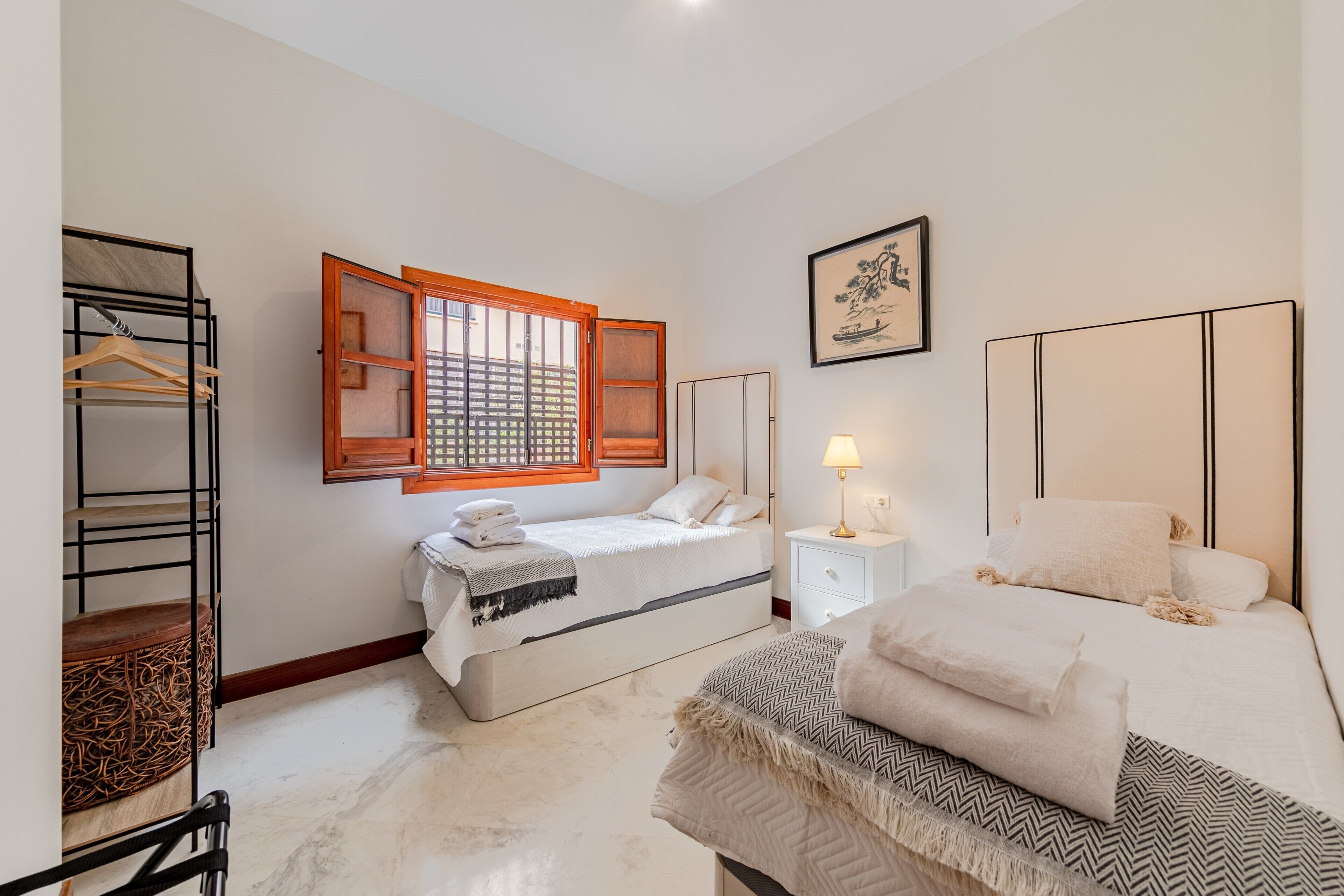 Iron/ironing board, WiFi, bed sheets