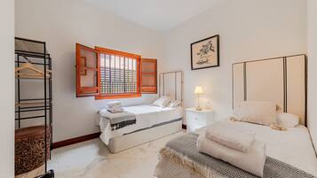 Iron/ironing board, WiFi, bed sheets