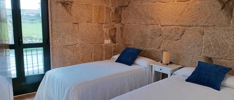 3 bedrooms, iron/ironing board, Internet, bed sheets