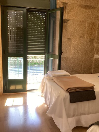 A charming stone house in Xunqueira